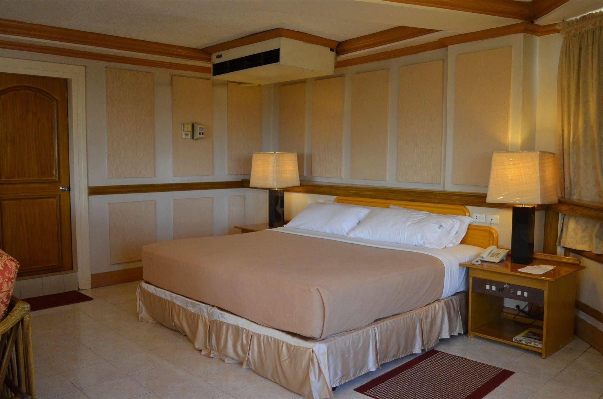 Elegant Circle Inn Cebu Exteriör bild